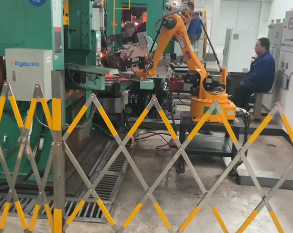 軸承擴孔機械手，軸承整徑機械手，自動鍛造軸承套圈，擺臂鍛造機械手，熱鍛機械手，鍛壓自動化設備